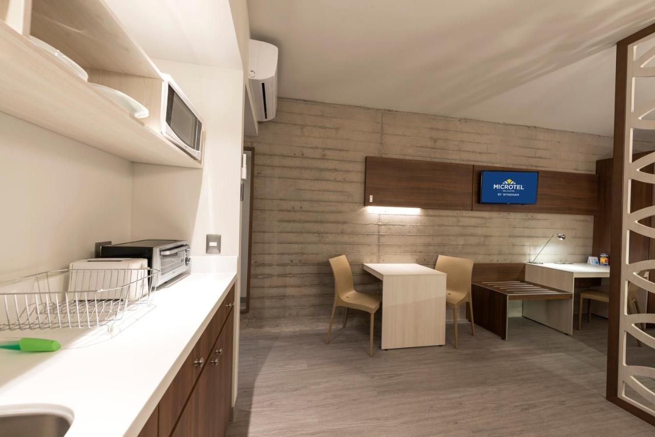 Microtel Inn & Suites By Wyndham Guadalajara Sur Palomar Exteriör bild