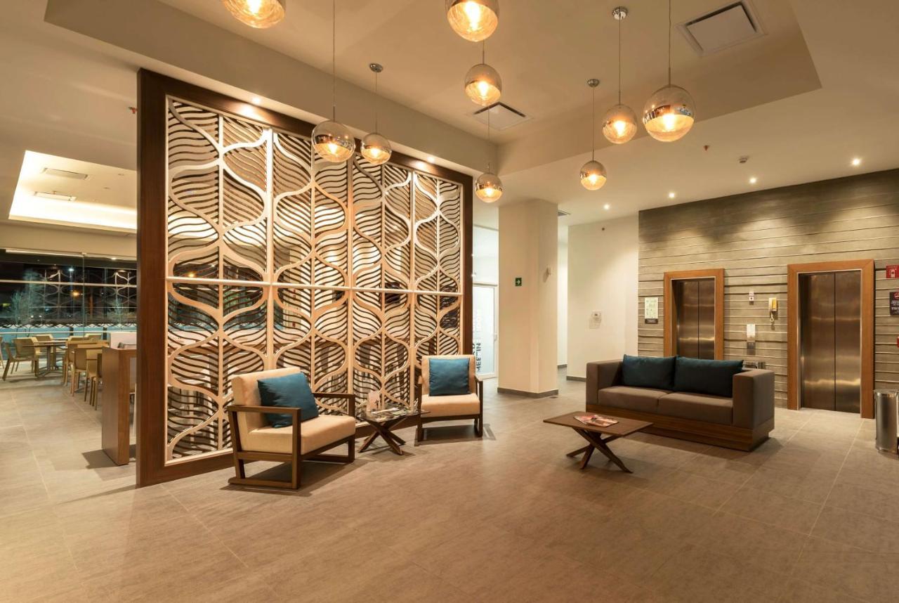 Microtel Inn & Suites By Wyndham Guadalajara Sur Palomar Exteriör bild